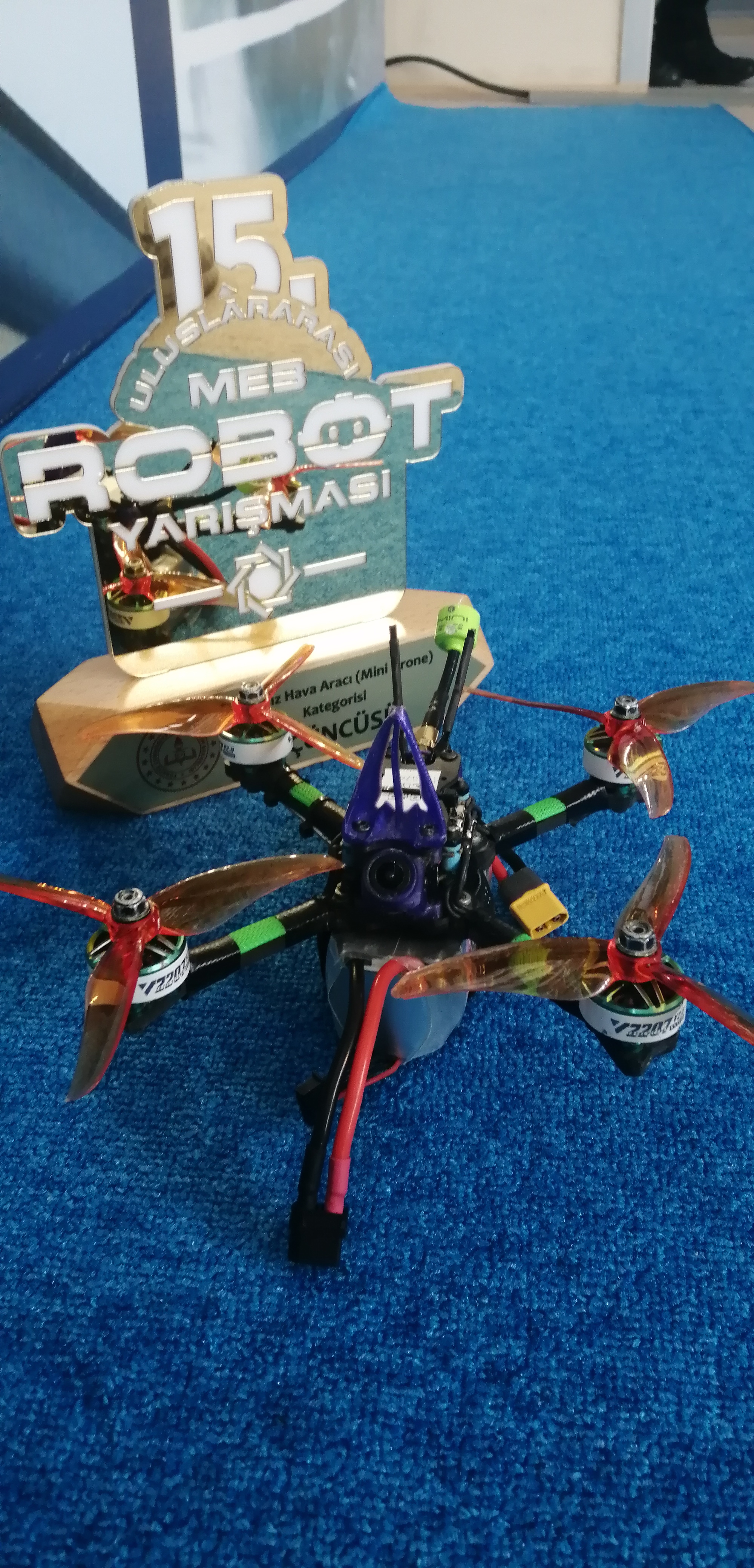 15. MEB Robot yarışmasına katıldım. Yine mini iha (FPV) kategorisinde katıldığım bu yarışmada da 3. oldum. Katıldığım son fpv yarışmaydı güzel vakit geçirdiğim ve kendime yeni tecrübeler kattığım bir yarışma oldu.